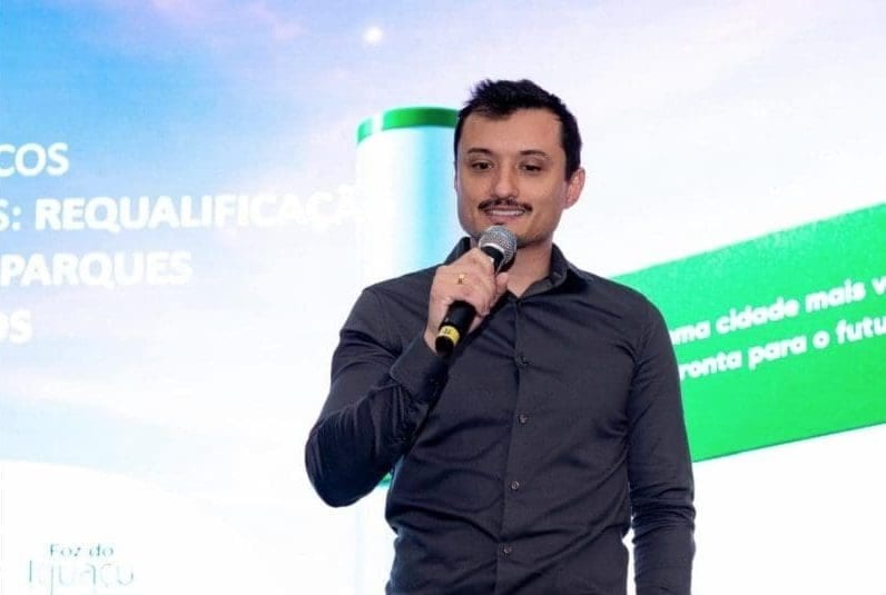 Secretário de Turismo de Foz do Iguaçu, Jin Petrycoski, pede exoneração