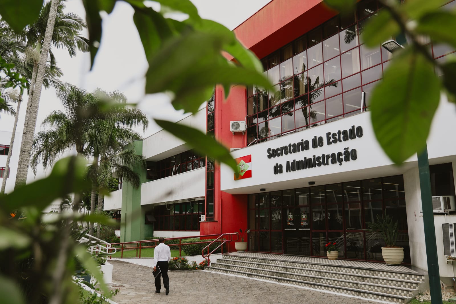 Secretaria da Administração realiza sorteio de leiloeiro para participar do segundo leilão de bens móveis inservíveis de