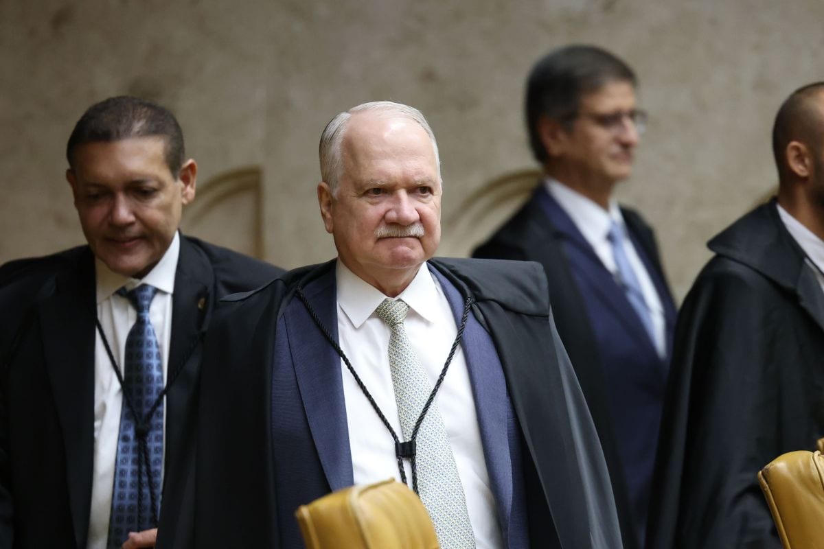 Fachin pede fim do inquérito das fake news relatado por Moraes
