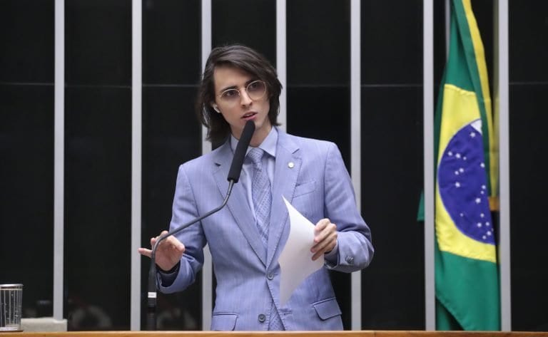 Comissão aprova que paciente com câncer seja tratado em outro estado