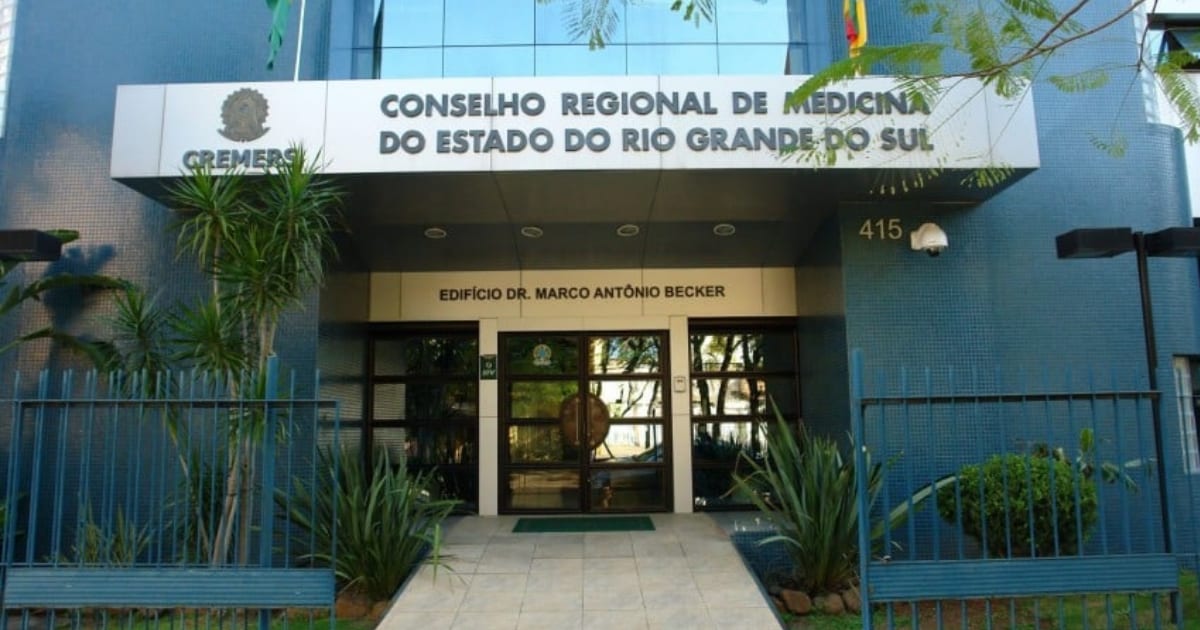 Cremers reforça fiscalização e cobra qualidade na formação médica