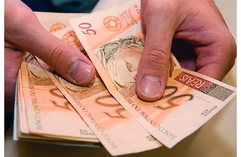 Governo projeta salário mínimo de R$ 1.741 para 2027, alta de R$ 120