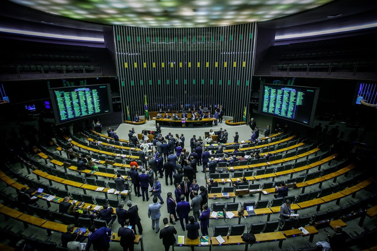 Nove dos dez deputados federais mais votados do país nesta eleição têm menos de 40 anos