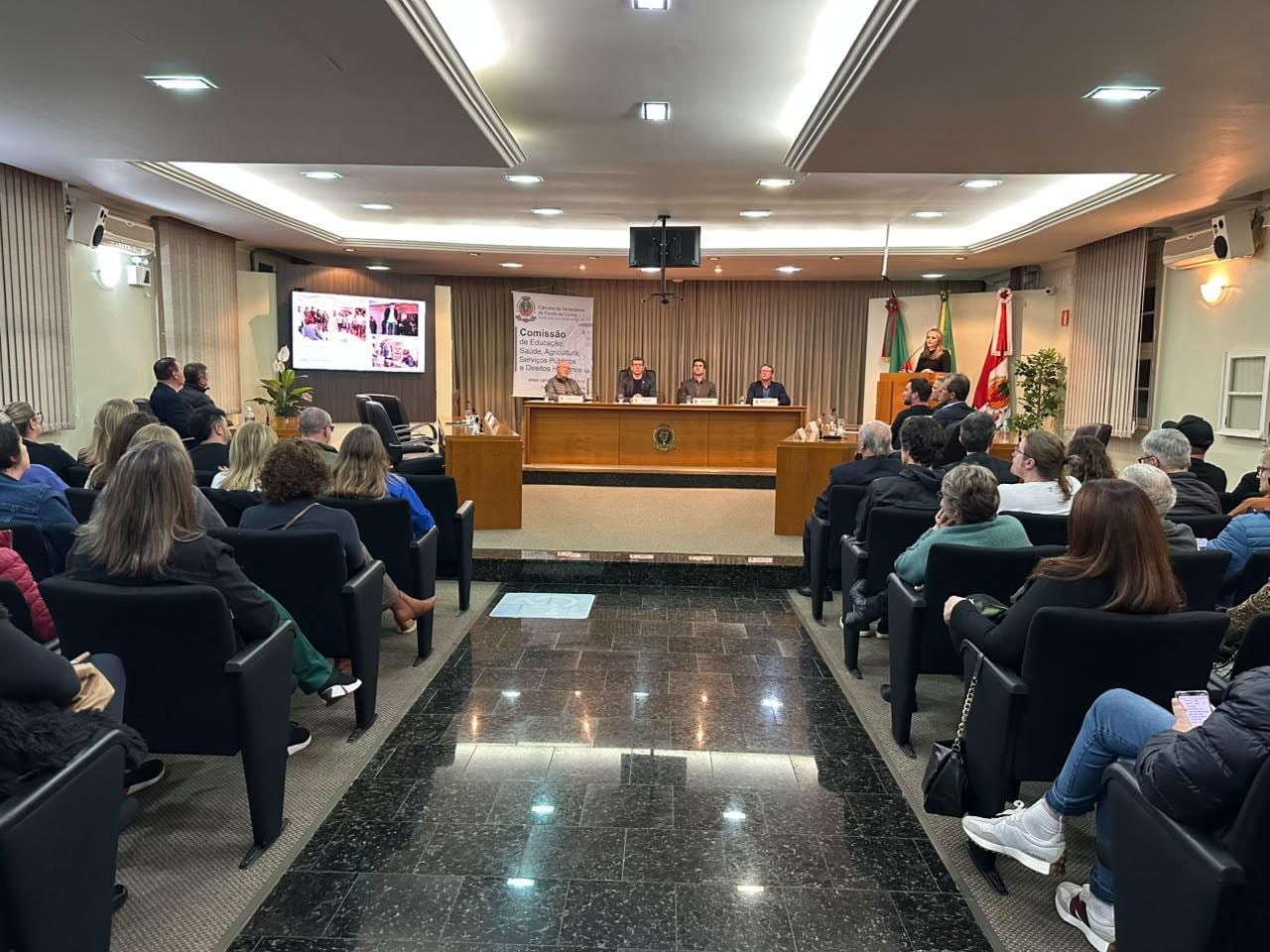 Comunidade de Flores da Cunha divide opiniões sobre nome do novo teatro