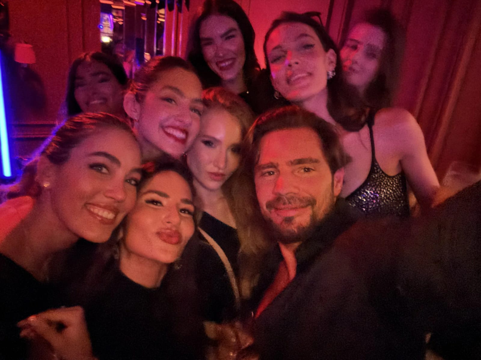 PF achou fotos de Hugo Motta e Fábio Faria em festas em Londres