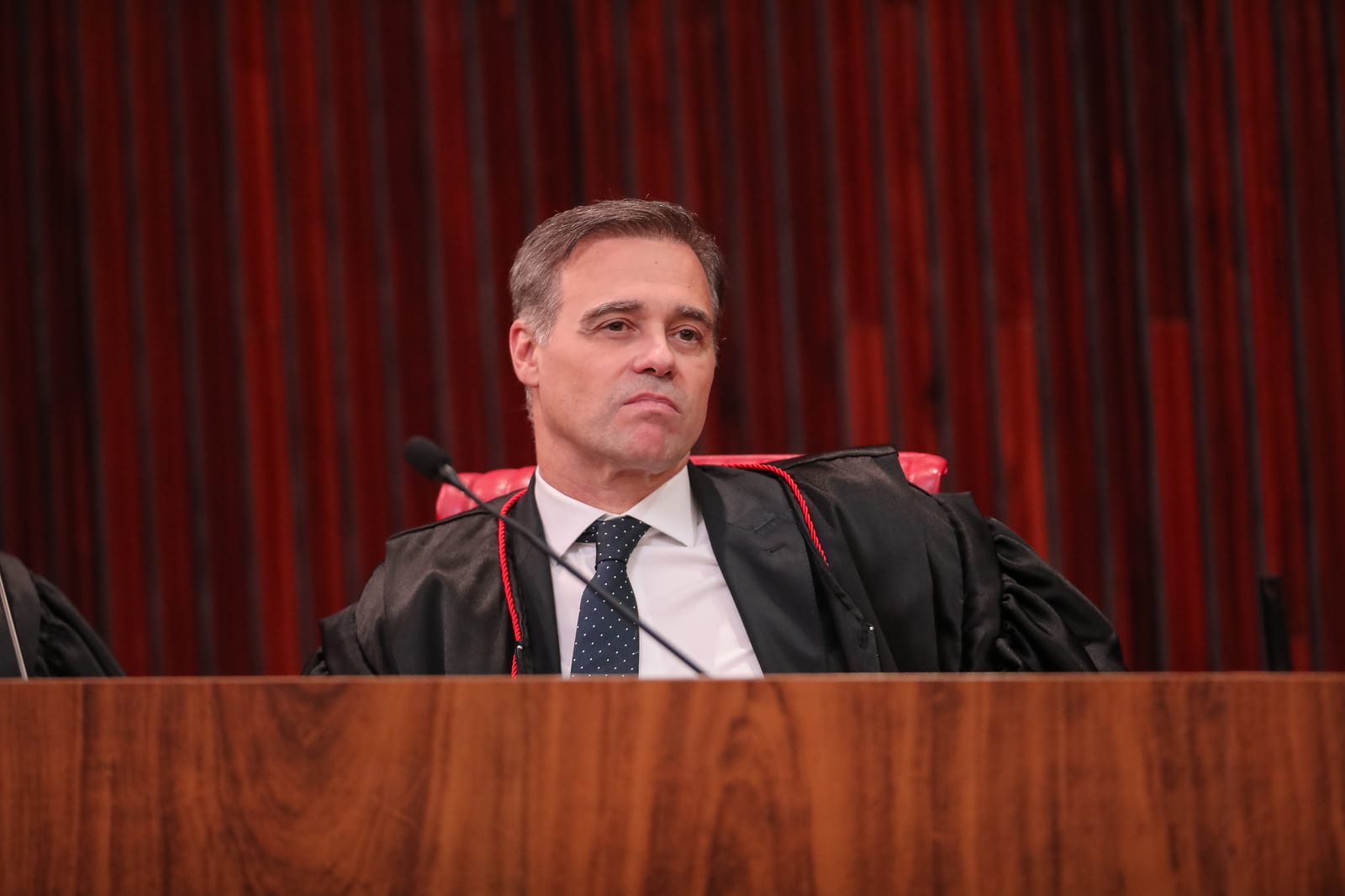 Associar candidato a facções sem fatos ultrapassa limite da propaganda política