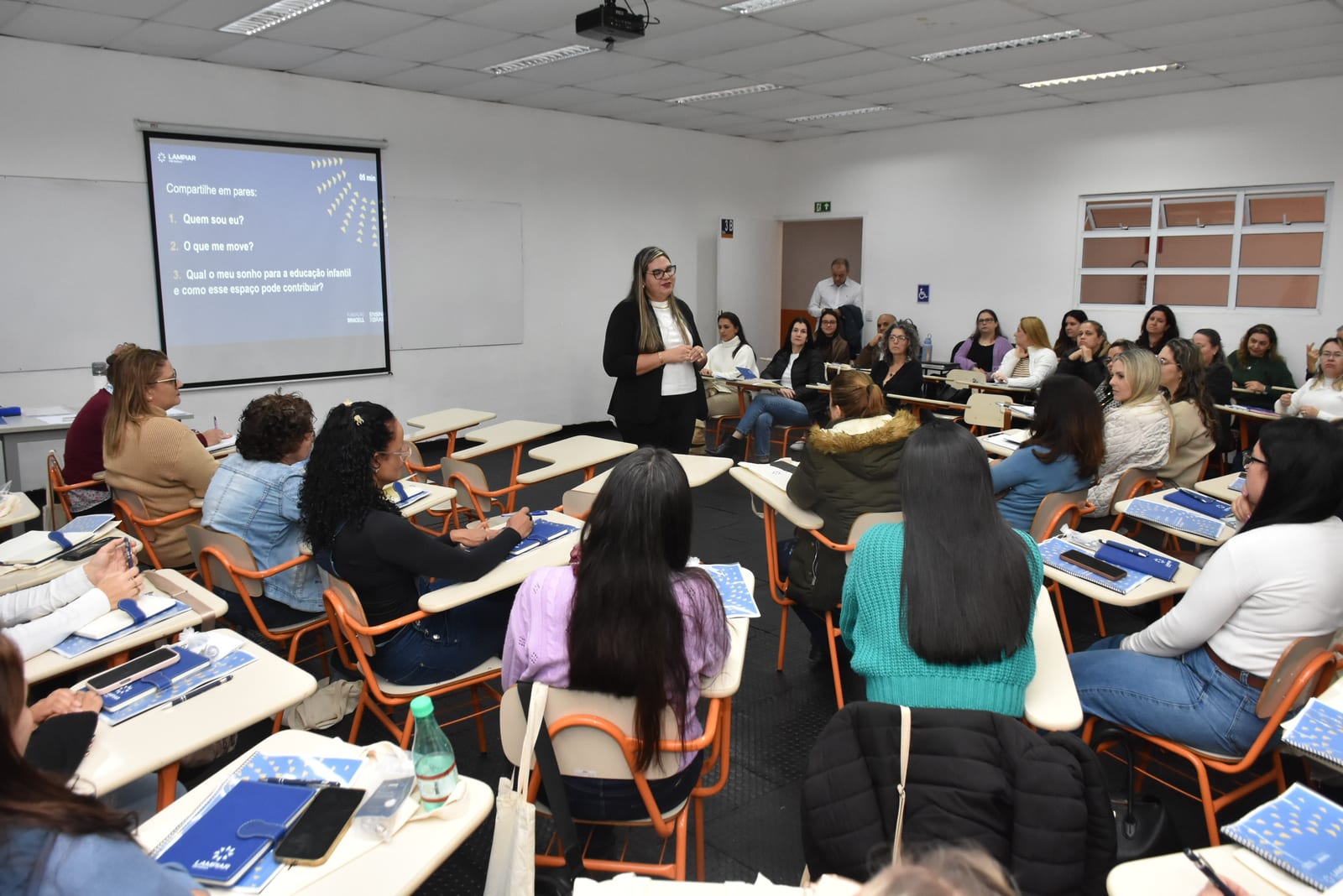 Lampiar Pré-Escola reúne 40 gestores em encontro formativo em Botucatu
