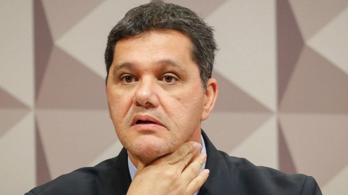 TRE-ES suspende inserção de TV de Ferraço por uso de réplica de urna