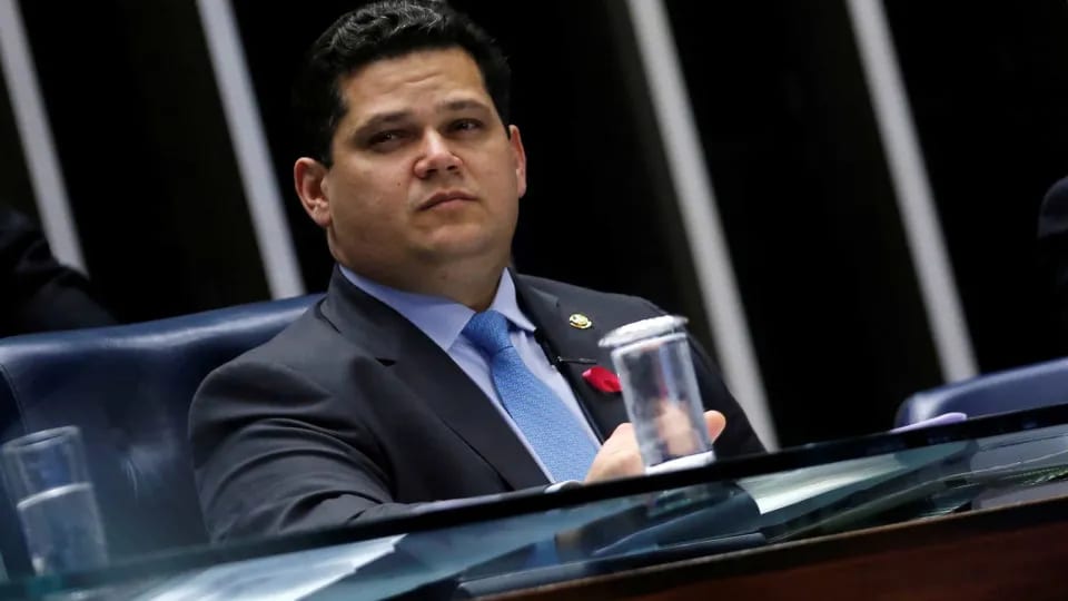 Davi Alcolumbre adia votação da PEC que encerra a 6×1 até após o primeiro turno