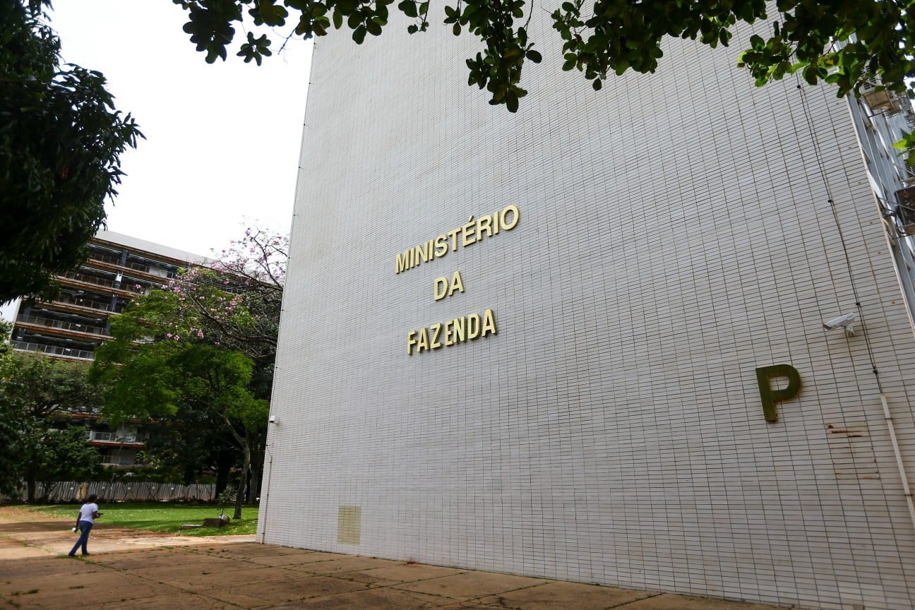 Abrasca alerta para risco de aumento de carga tributária das empresas com CBS e IOF