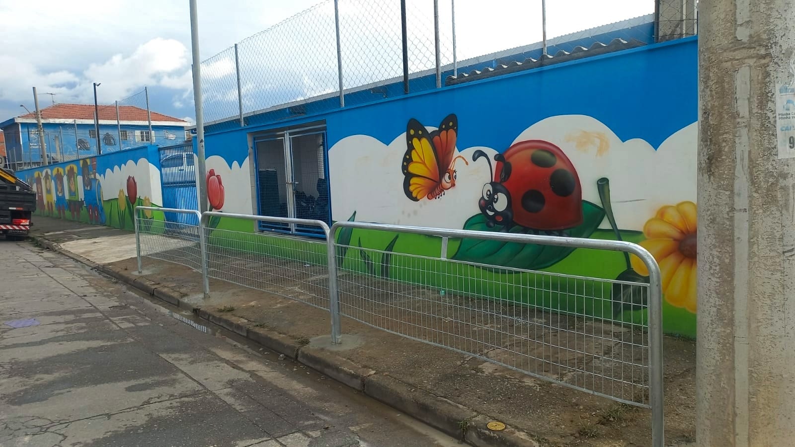 Prefeitura instala gradis de proteção e direcionamento de pedestres em 16 pontos de Guarulhos