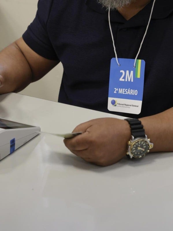 Prorrogação do horário de votação em todo o país é decisão inédita desde adoção da urna eletrônica