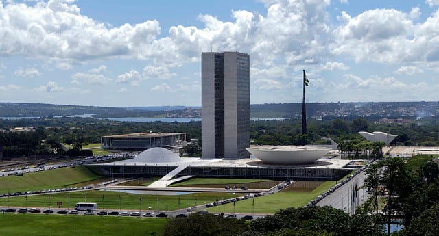 23% dos candidatos a federal ou senador de 2026 disputam em outro estado