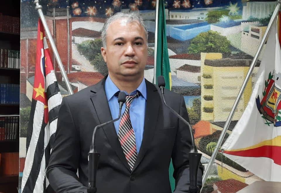 Vereador Jeferson da FEF pede destino de casas da Cohab em Fernandópolis
