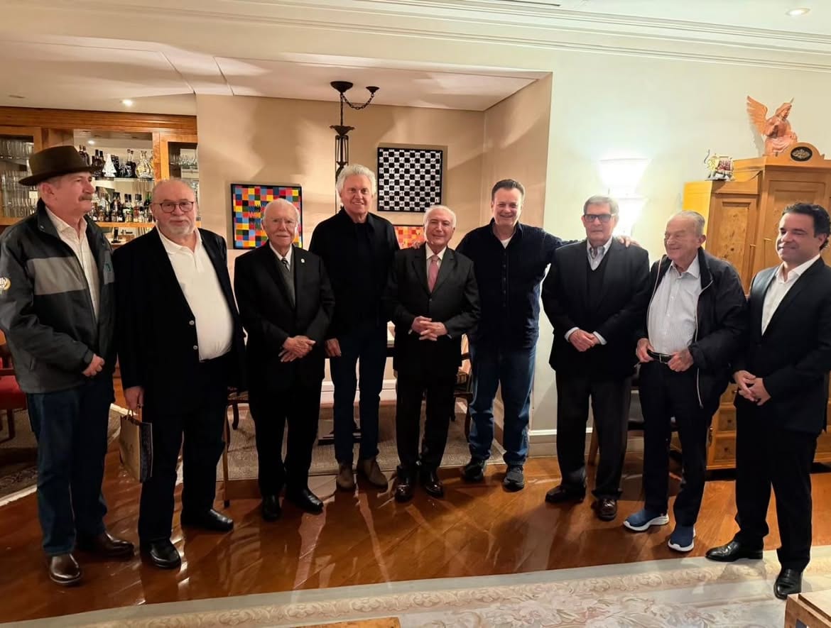 Caiado posa com Sarney e Temer e se aproxima do MDB