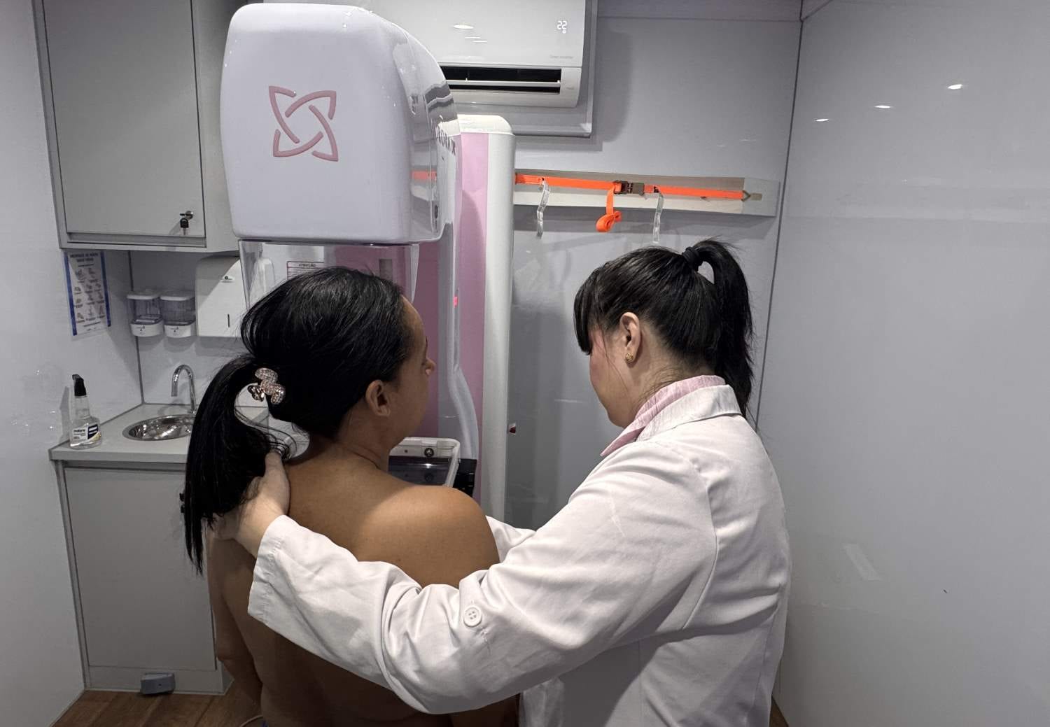 Outubro Rosa: Governo de SC oferta 25 mil exames em um ano das Carretas da Saúde da Mulher pelo estado