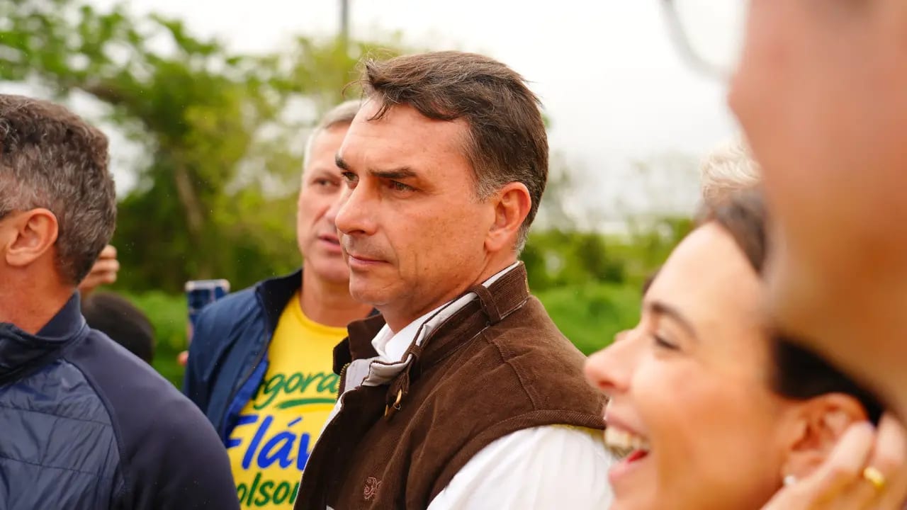 Ida de Flávio Bolsonaro aos EUA abre debate sobre possível fuga da Justiça