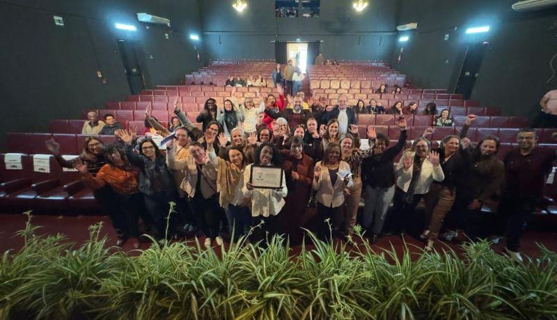 Prefeitura realiza homenagem a servidores da Educação em alusão ao Dia do Servidor Público