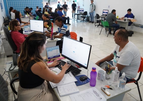 Balcão de Empregos amplia oportunidades e aproxima trabalhadores de empresas em Araçatuba