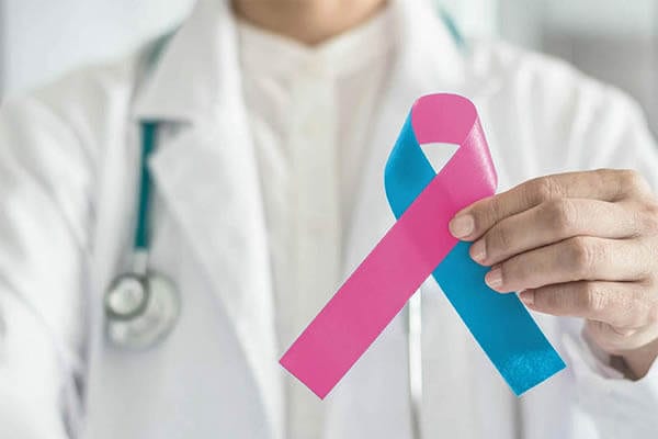 Do Outubro Rosa ao Novembro Azul: os direitos de quem enfrenta o câncer pelo SUS