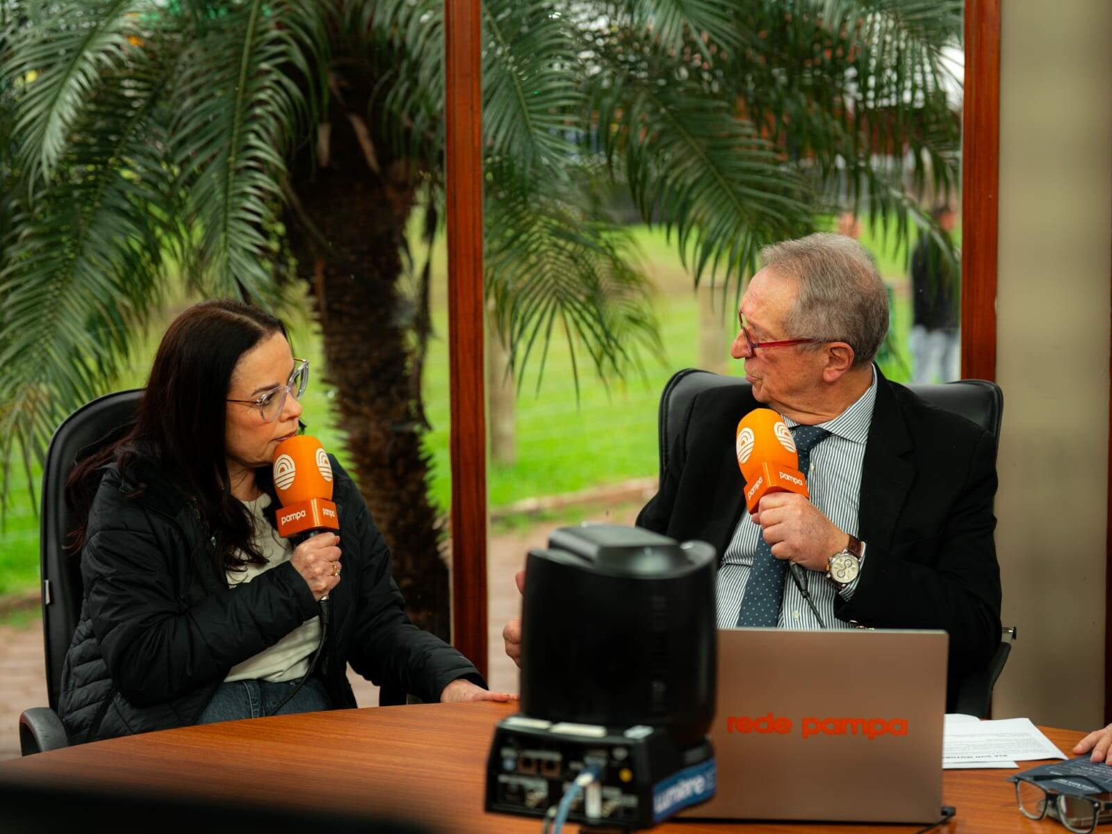 Na Expointer 2026, Juliana Brizola abre ciclo de entrevistas políticas da Rádio Pampa o do RS na Expointer 2026