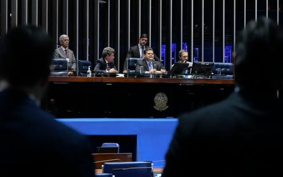 Senado faz 3º sessão de discussão da PEC da Escala 6×1