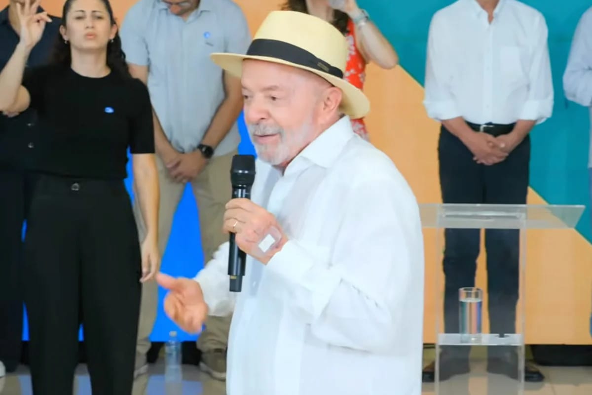 Lula acusa candidatos de falar do futuro com 'cinismo' em evento em SP