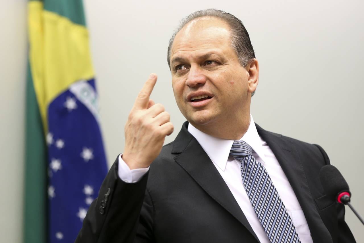 Flávio Bolsonaro chama Ricardo Barros e o convida para coordenar a campanha do 2º turno em Maringá