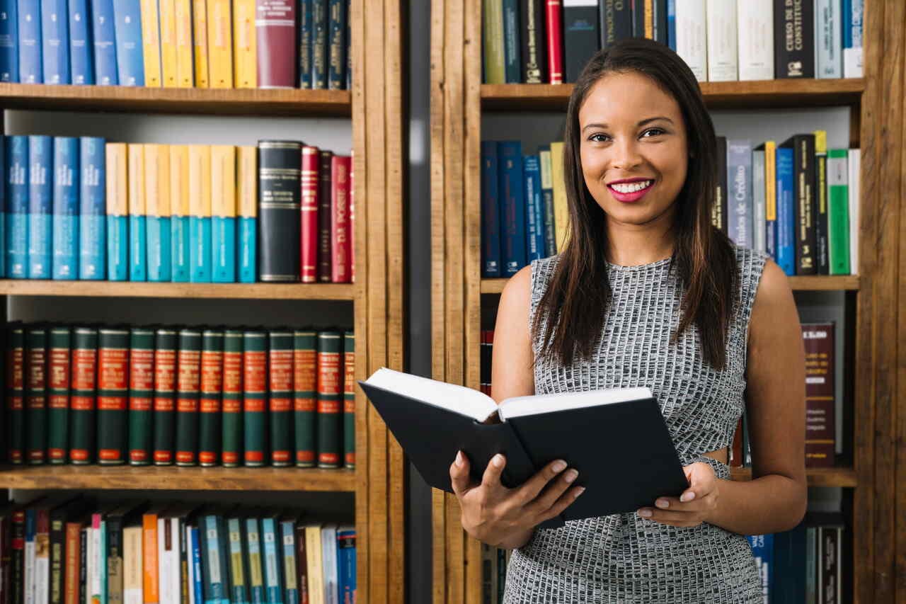 Guarulhos abre concurso para 8 bibliotecários com salário de R$ 4.297,75