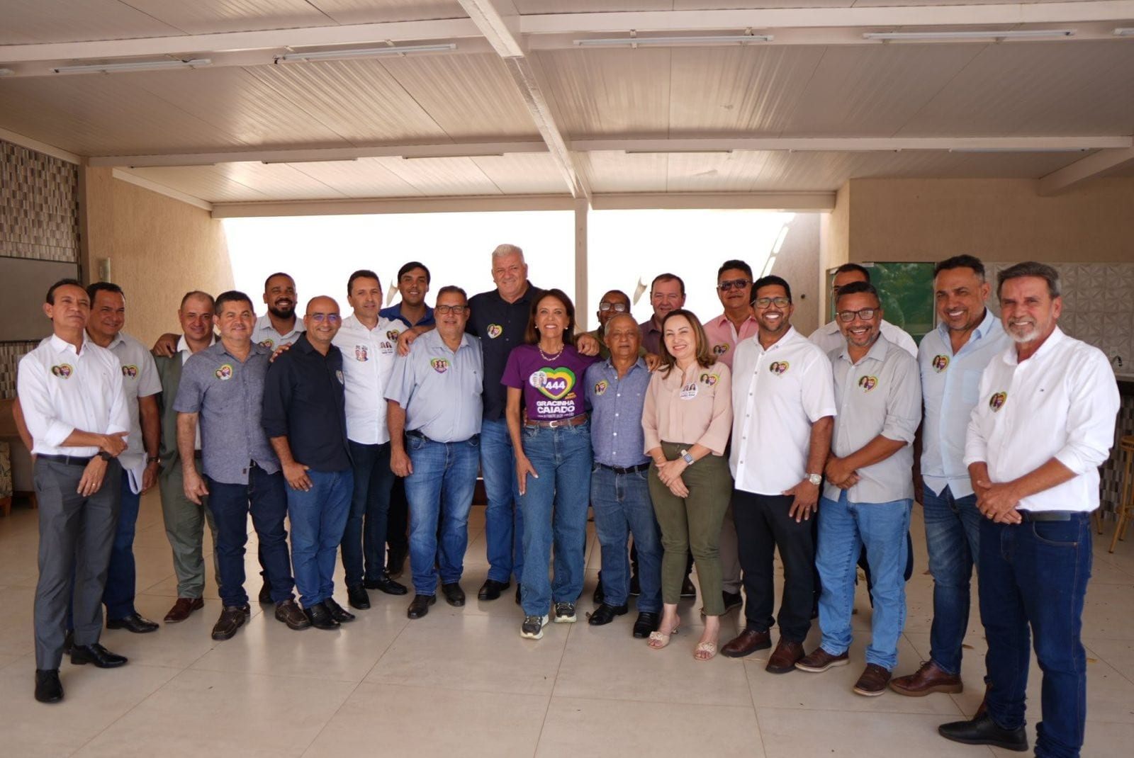 Prefeito Vilela lidera apoio de 19 vereadores de Aparecida a Gracinha Caiado ao Senado