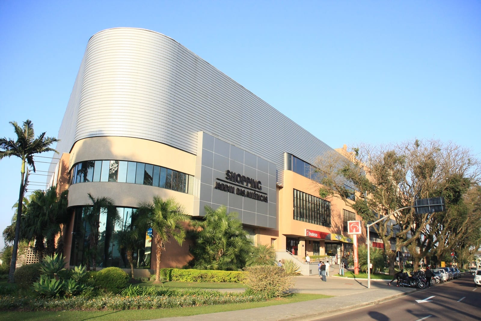 Shopping Jardim das Américas funciona normalmente no domingo de eleições