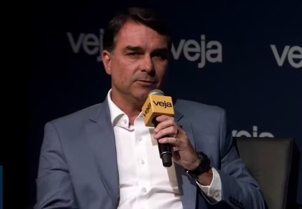 Flávio Bolsonaro divulga carta contestando resultado e se coloca como “líder do Brasil”