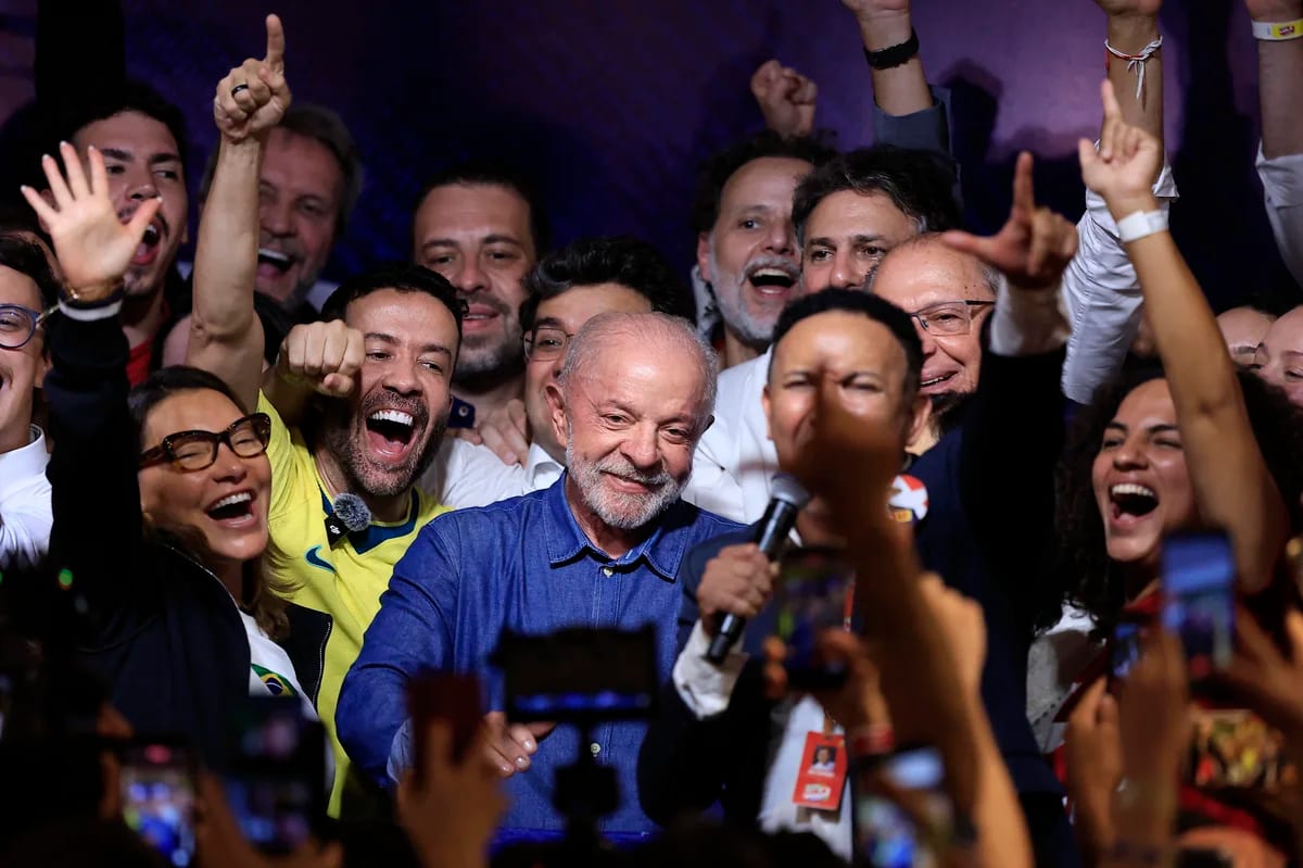 Quem é a nova esquerda que estava ao lado de Lula no discurso da vitória