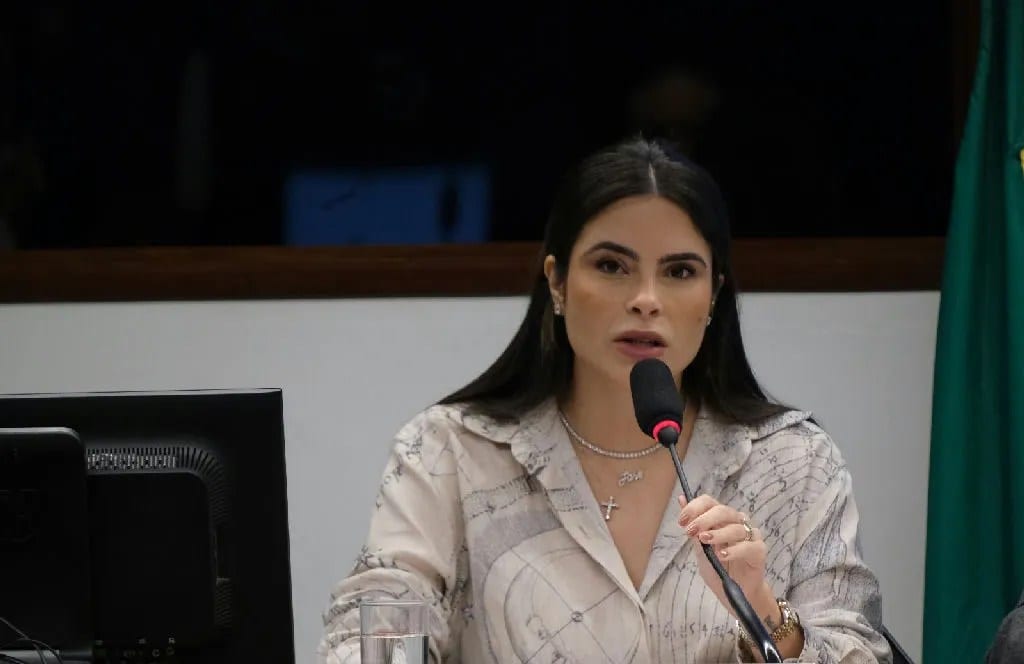Projeto de lei amplia para 12 dias faltas de pais para levar filhos ao médico