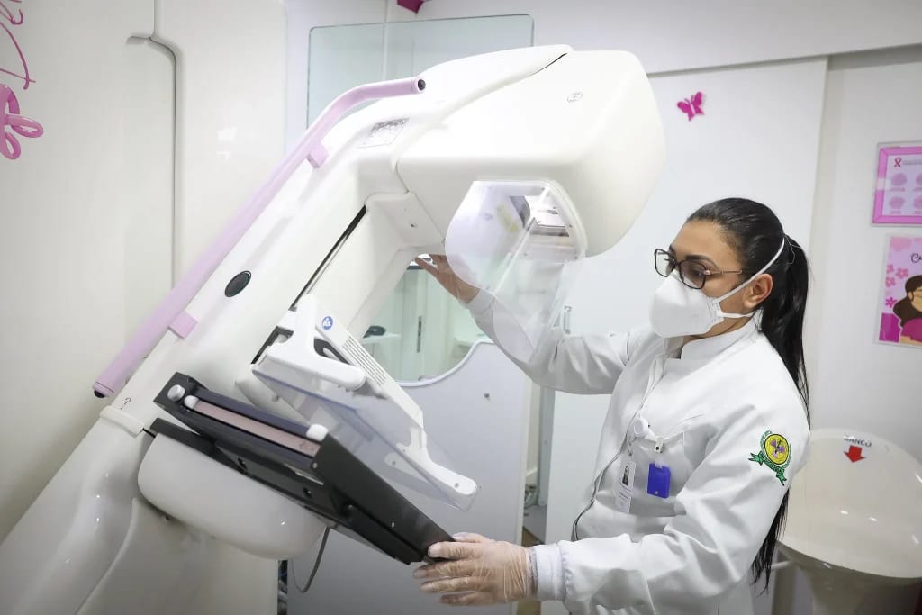 Carretas de mamografia percorrem cinco municípios de SP até 3 de outubro