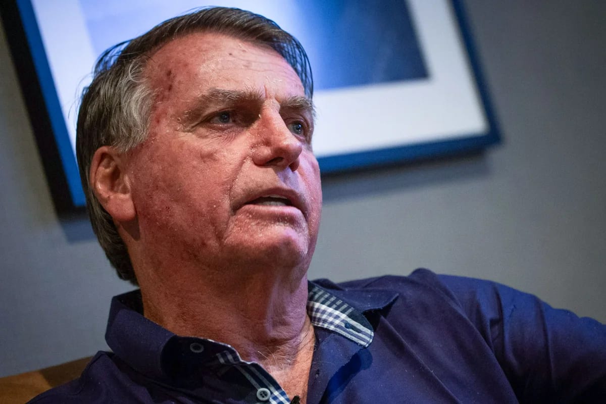 Moraes manda forças de segurança destruírem armas de Bolsonaro
