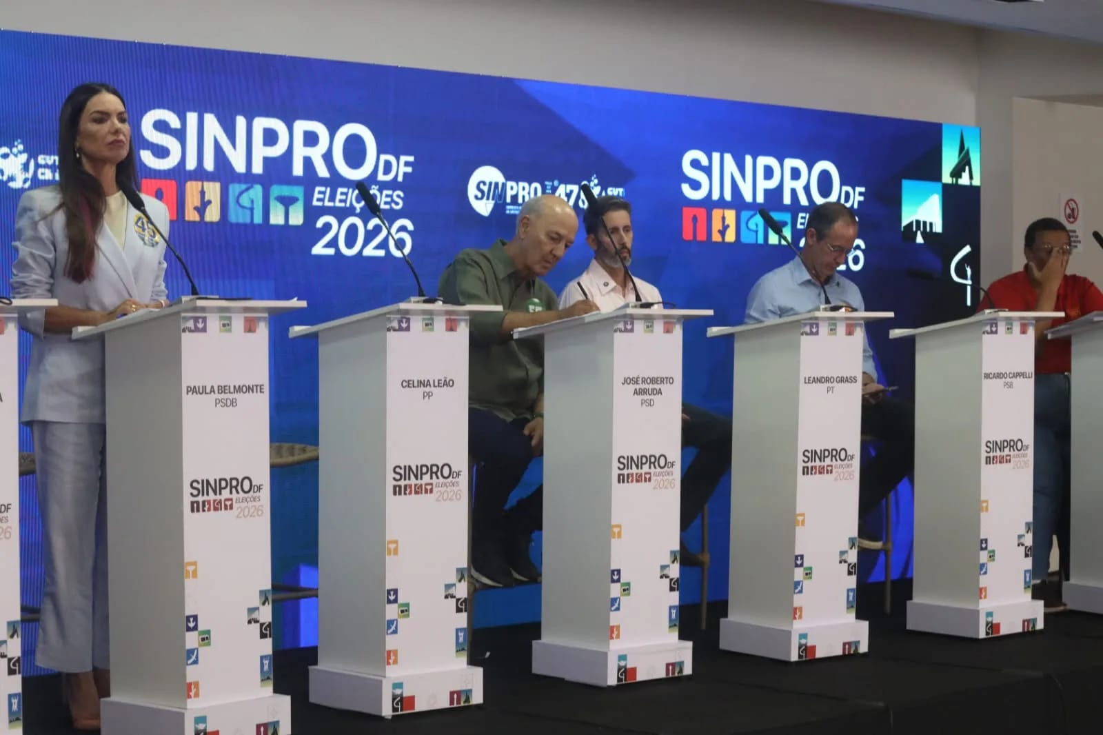 Debate reúne candidatos do DF para discutir educação nesta segunda (21)
