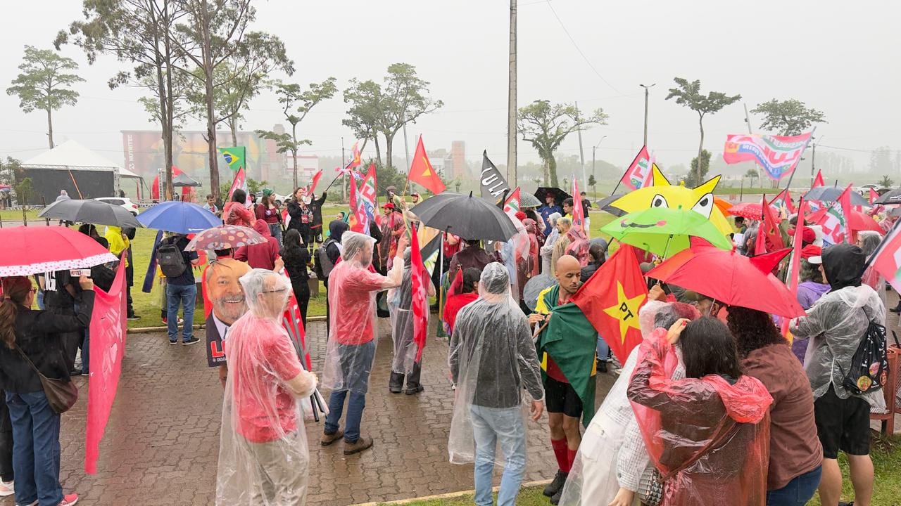 Caminhada no Centro de Lajeado em apoio a Lula