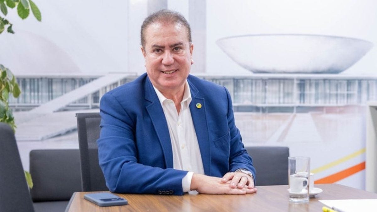 Líder do PSB apoia Hugo Motta e negocia federação com o PDT