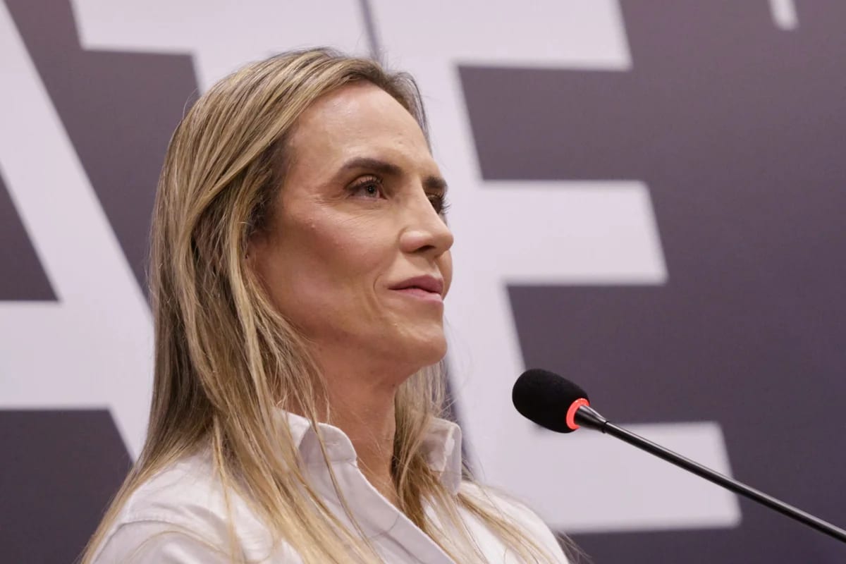 Celina quer cortar custos do Iges-DF para contratar mais profissionais de saúde