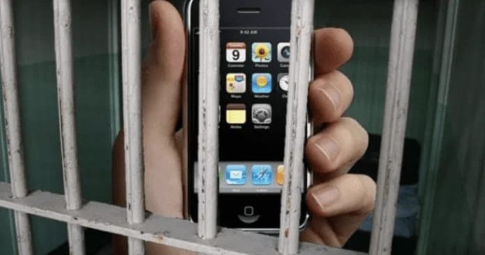 Governo Federal institui programa nacional para bloquear celulares em presídios