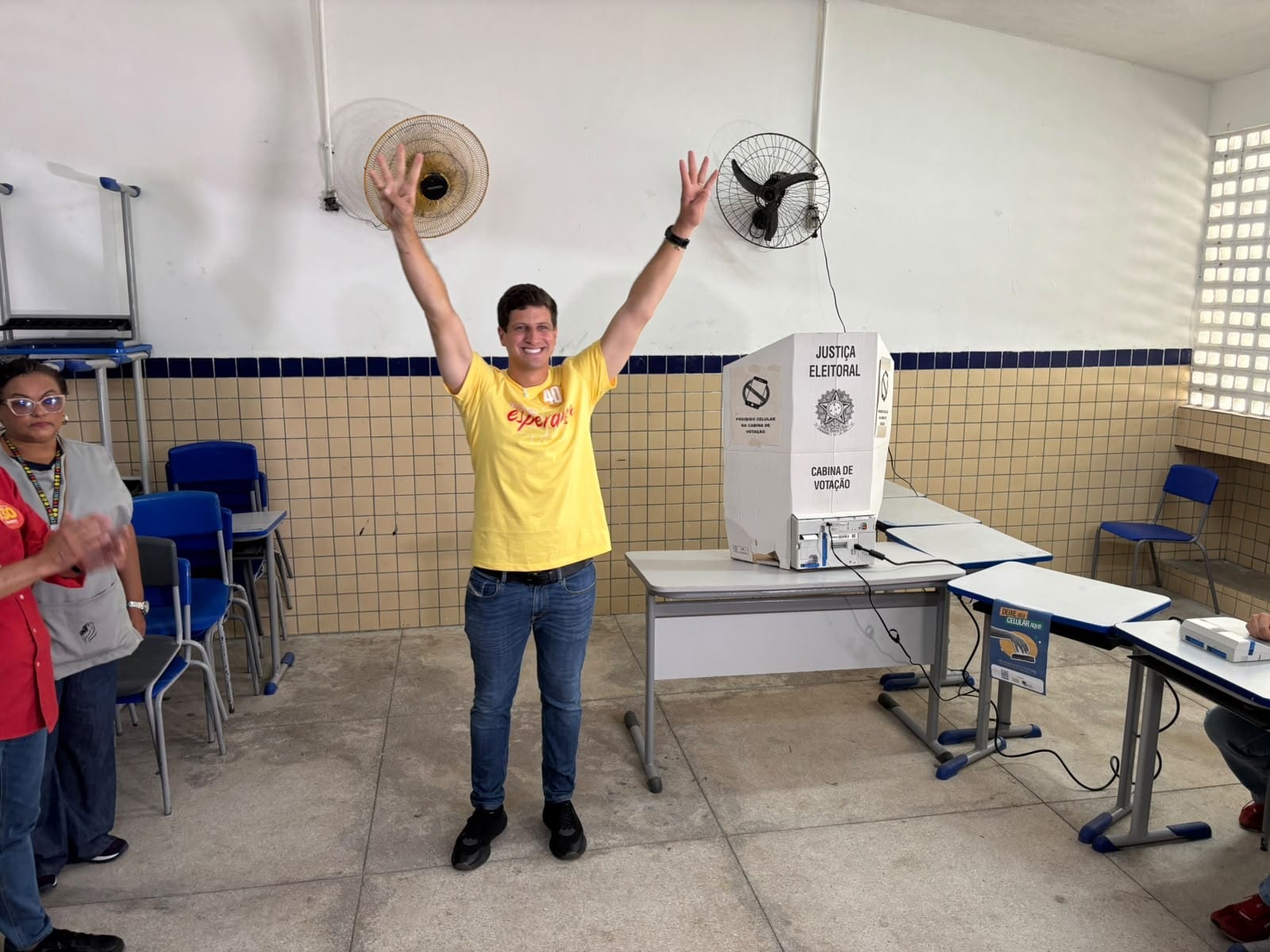 João Campos votou em Apipucos às 9h50 deste domingo