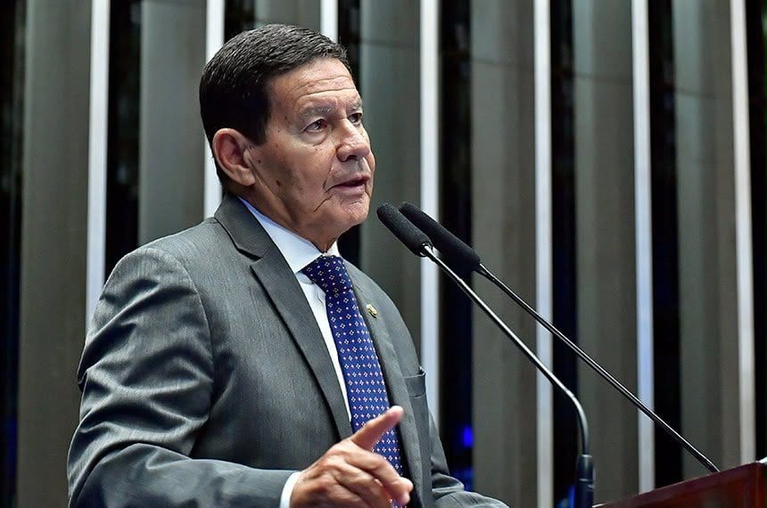 Mourão chama fim da escala 6×1 de eleitoreiro e anuncia voto contrário à proposta