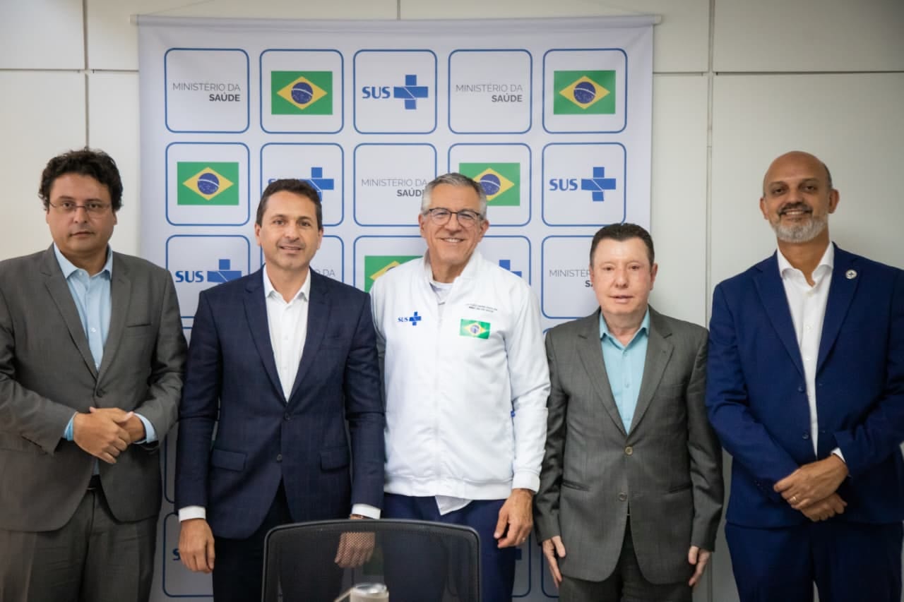 Leandro Vilela leva demandas da saúde de Aparecida a Padilha