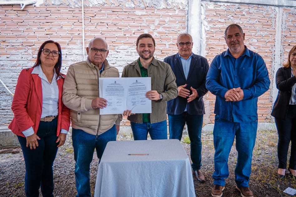 Gabriel Souza assina ordem de início das obras de duplicação da ERS-030, em Osório