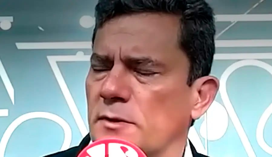 Omissão política
