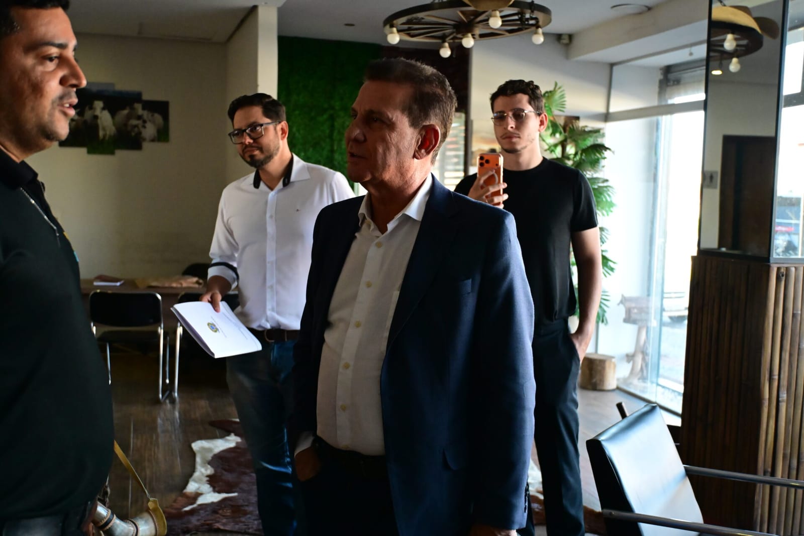 Vanderlan visita nova sede da Folha Z e concede entrevista exclusiva