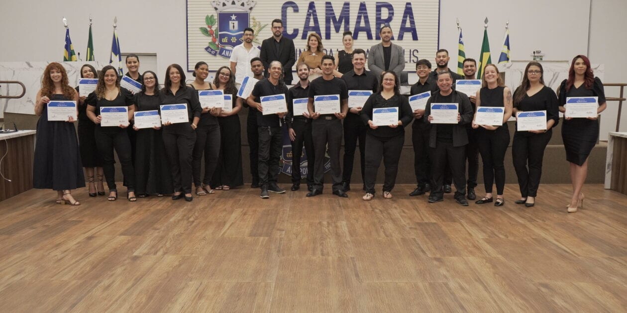 Câmara homenageia Coro Sinfônico de Anápolis pelos nove anos de atuação