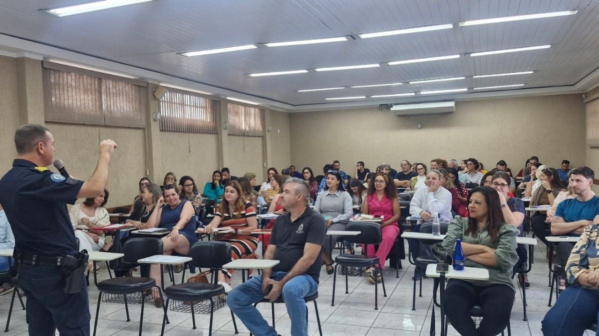 Educação realiza reunião com diretores da rede municipal