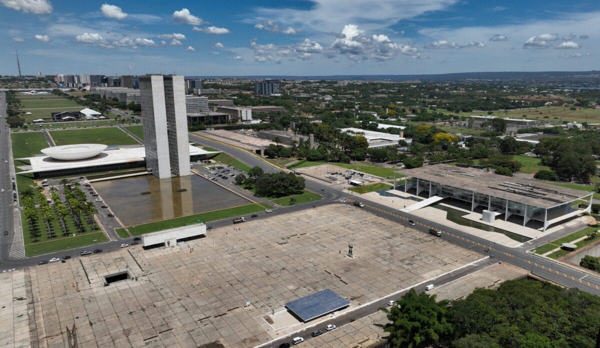 Congresso vota MP que elimina ‘taxa das blusinhas’